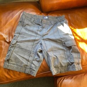 The North Face gray plaid cargo shorts men’s 34R